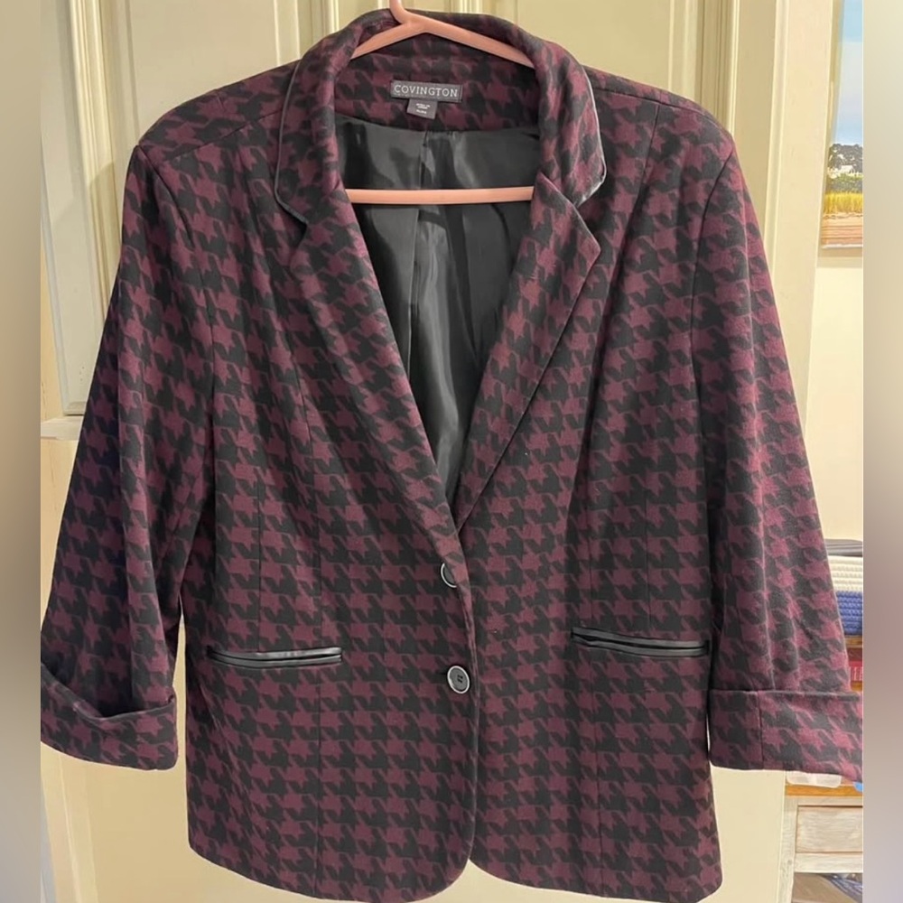 Covington Maroon and Black Houndstooth pattern Blazer.  Size XL